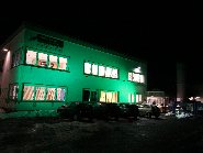 Baldus Firmengebäude in grünem Licht